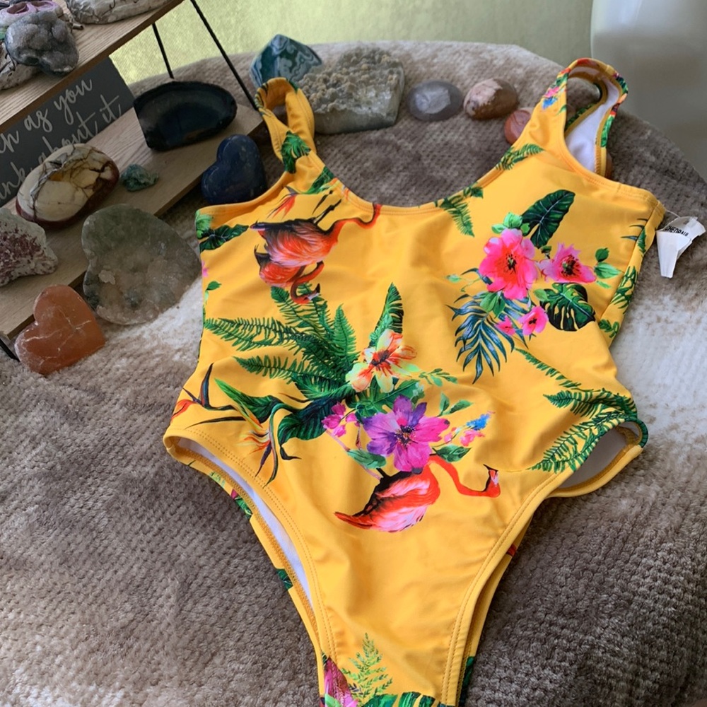 WOMENS NWT One piece boutique swimsuit